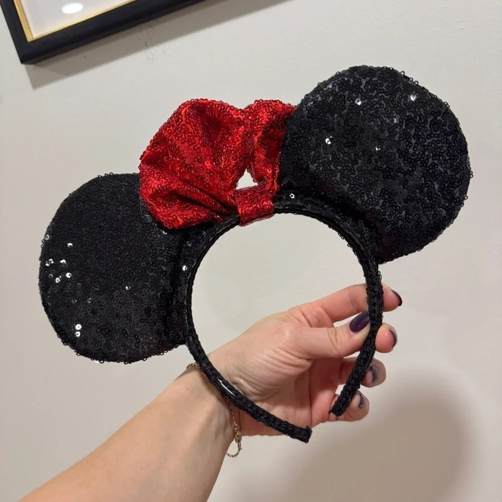 Disney Parks Minnie Mouse ears headband sequins bow